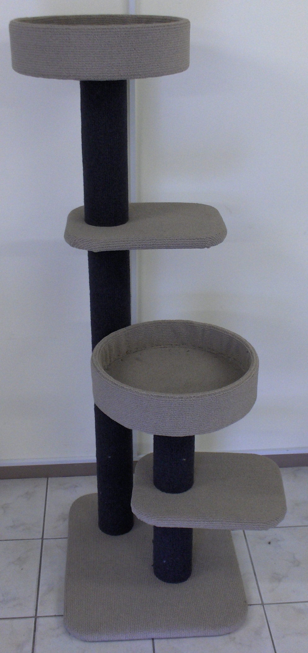 2 POLES WITH PLATFORM AND BASKET B:60x50 H:135 - Click Image to Close